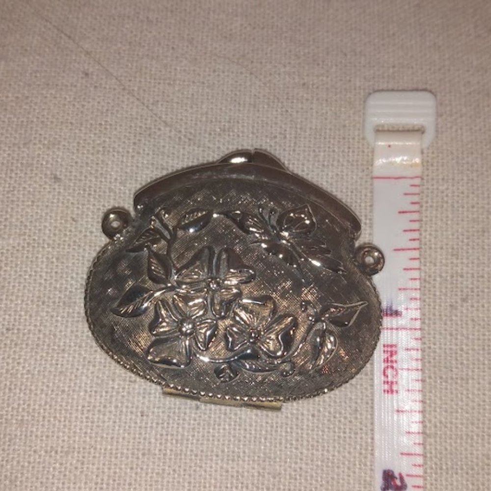 Butterfly motif metal purse pendant. - Picture 6 of 6
